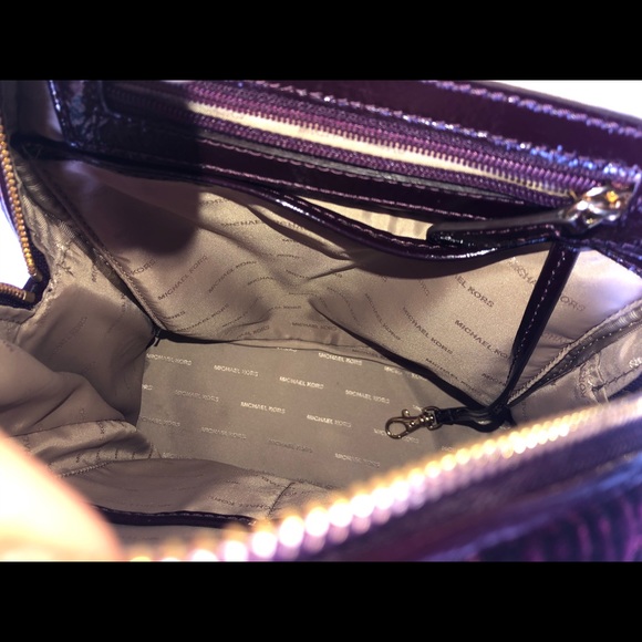 Red/burgundy velour Michael Kors backpack - Picture 4 of 7